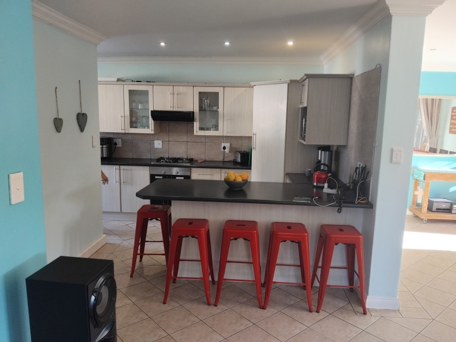 4 Bedroom Property for Sale in Wavecrest Eastern Cape